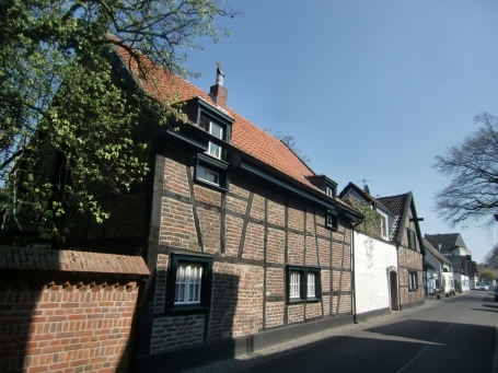 Urdenbach : Hochstraße